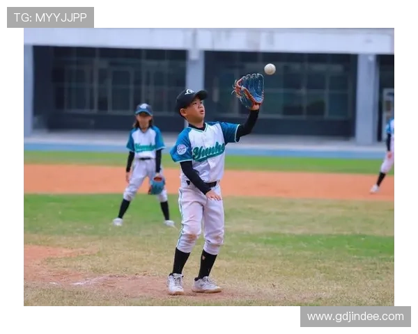 球速创新突破引领棒球运动新风潮,专业选手展现超凡球速引发热议